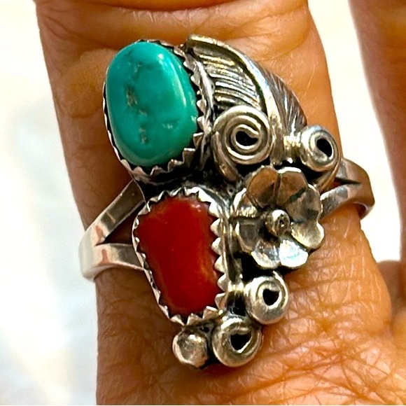 Vintage Native American Artist Signed R 925 Sterling Silver Coral Turquoise Ring - Picture 3 of 13